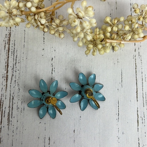 Vintage Blue Floral Screw Back Earrings - Picture 3 of 5